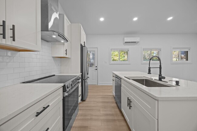 Building Photo - 8625 Cedarbrook Dr