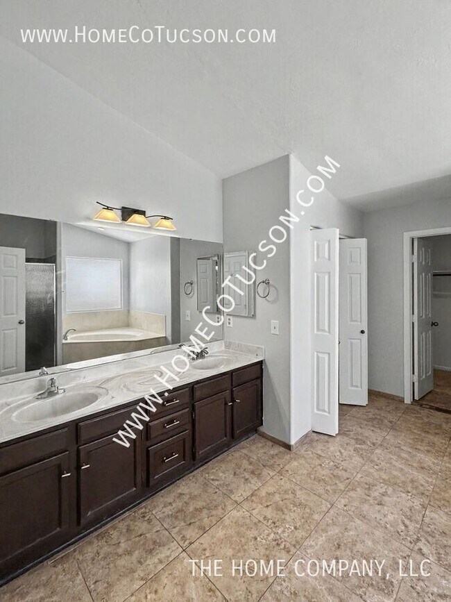 Building Photo - 12690 N Bandanna Way
