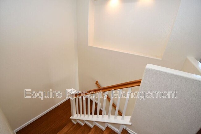 Building Photo - 371 Huerta St