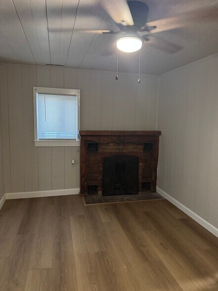 Building Photo - 134 Almond Ave