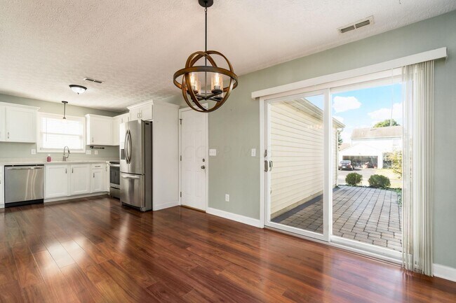 Building Photo - 1383 Pansy St