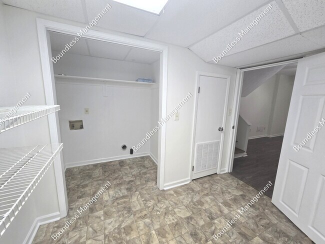 Building Photo - 3172 Carmel Dr