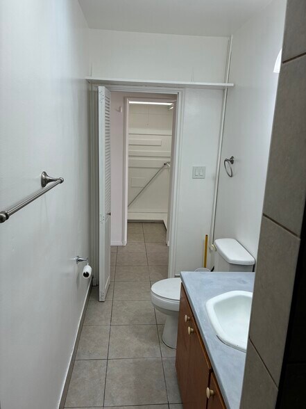 Building Photo - 3664 W 54th St