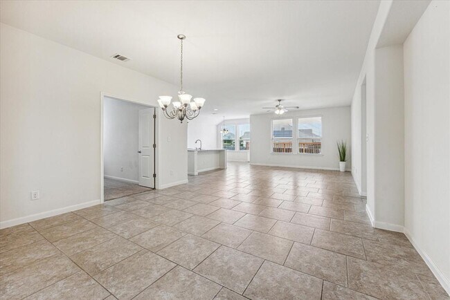 Building Photo - 6805 Leonardo Dr