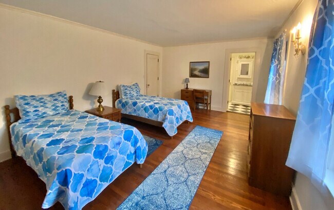 Building Photo - 3085 Fairmount Blvd