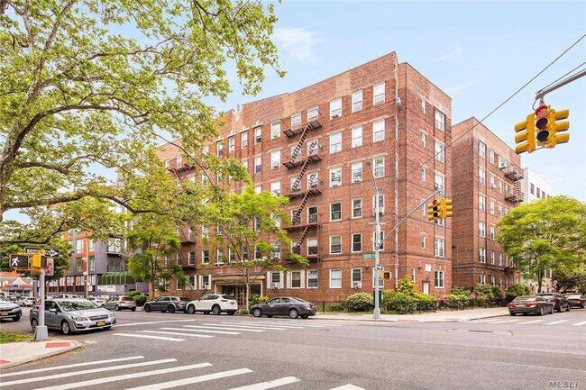 Building Photo - 1825 Foster Ave