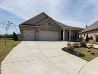 Building Photo - Beautiful brick home with many amenities!