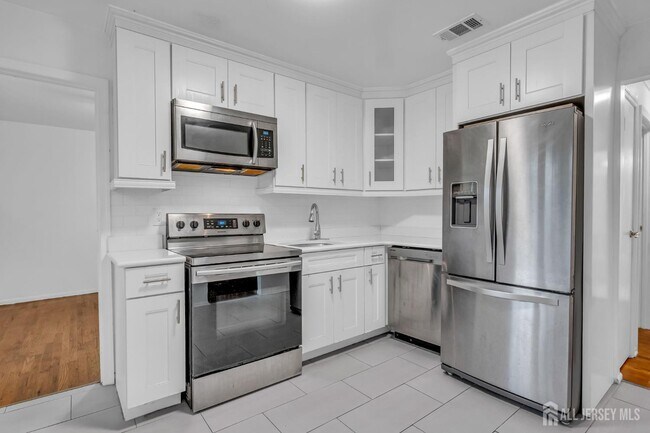 Building Photo - 14 College Dr