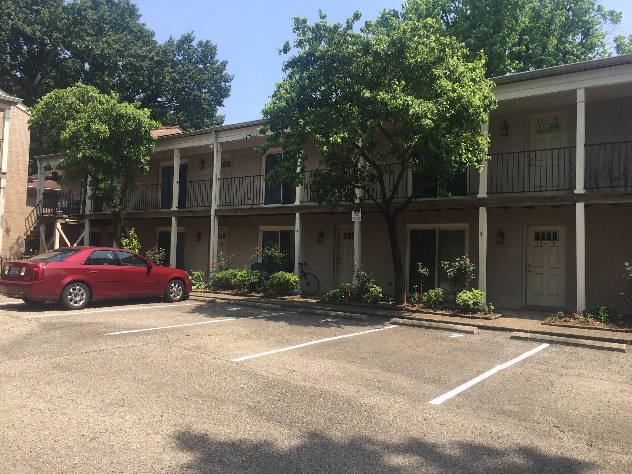 Building Photo - 124 S Sherrin Ave