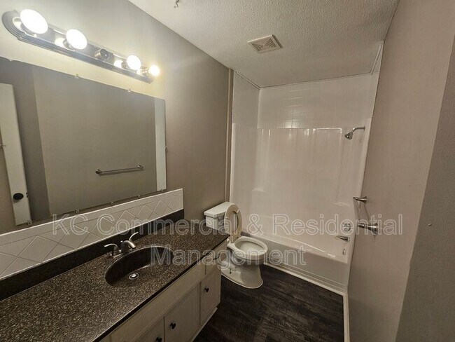 Building Photo - 10013 N Harrison Dr