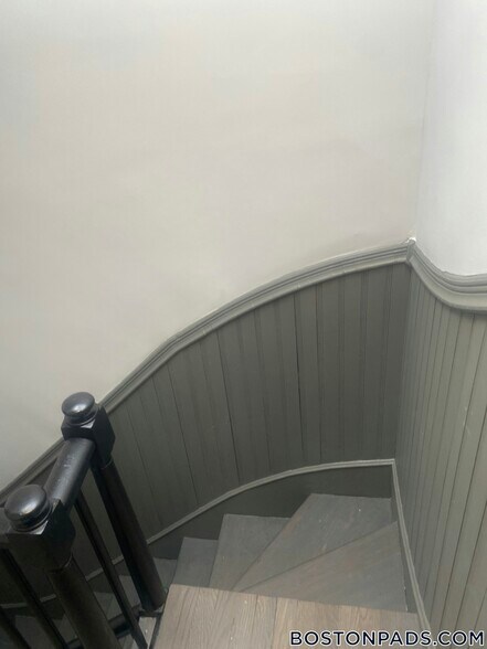 Building Photo - 118 Marginal St