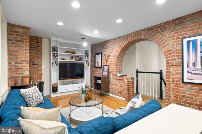 Building Photo - 410 11th St NE