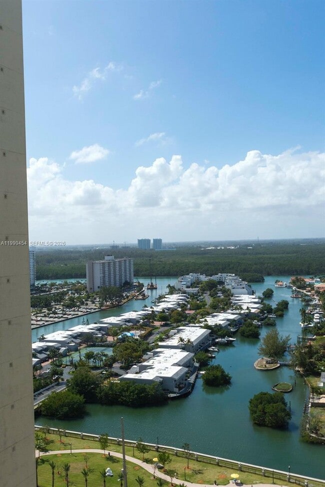 Building Photo - 16275 Collins Ave