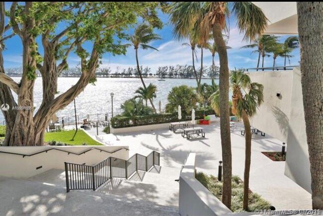 Building Photo - 2333 Brickell Ave