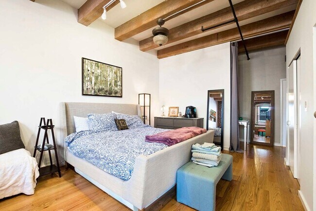 Building Photo - 33 Sleeper St