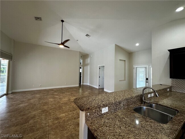 Building Photo - 156 Destiny Cir
