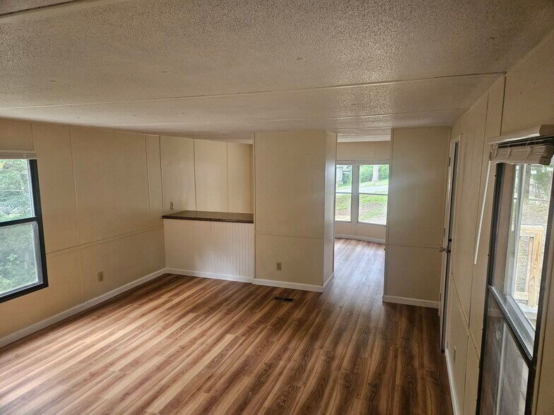 Building Photo - 108 Rolling Oaks Dr