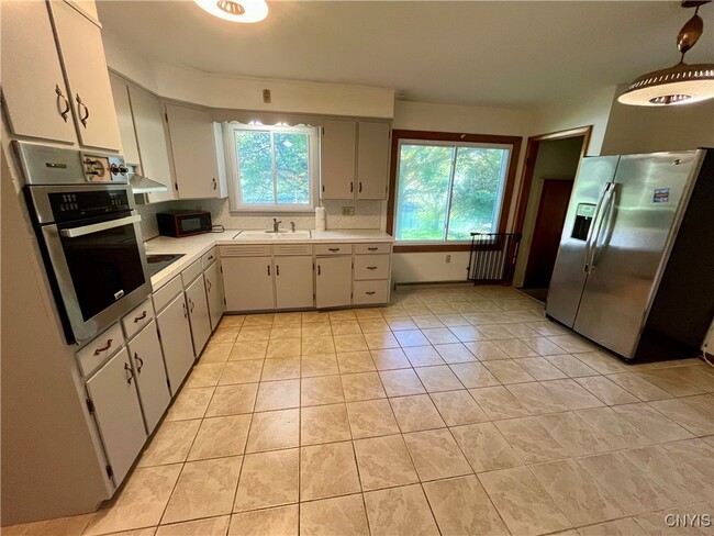 Building Photo - 91 Pulsifer Dr