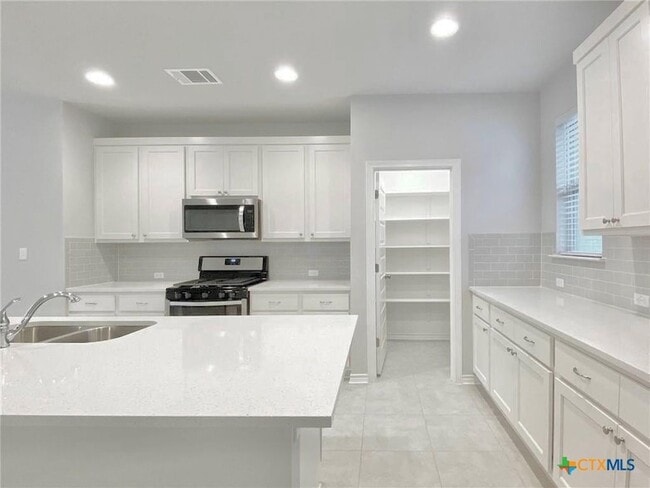 Building Photo - 816 Alta Wy