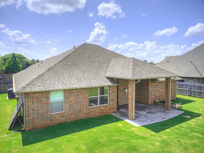 Building Photo - Charming home in Deer Creek Schools + Lone...