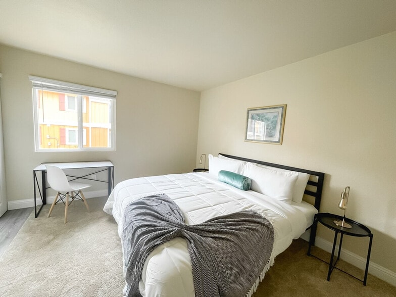 Building Photo - 12701 N Pennsylvania Ave