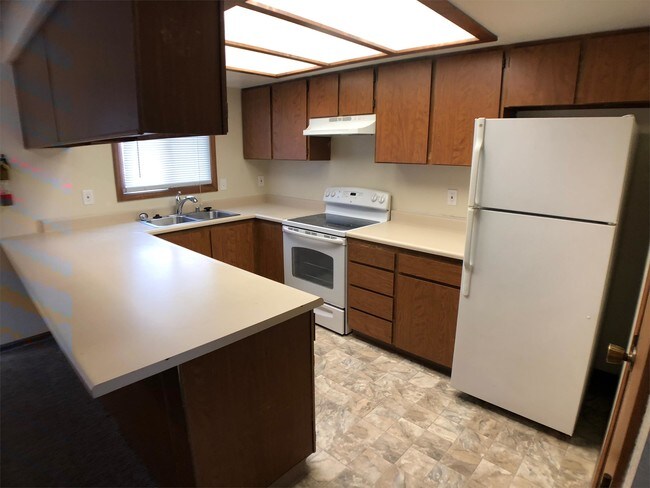 Building Photo - 724 E 76th Ave