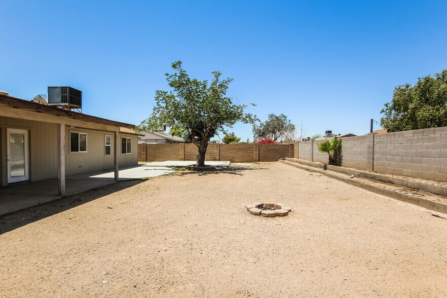 Building Photo - 7014 W Canterbury Dr