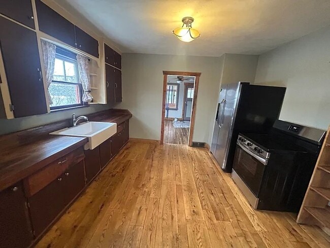 Building Photo - Funky & Cozy Missoula Home w/ Fenced Yard + Garage