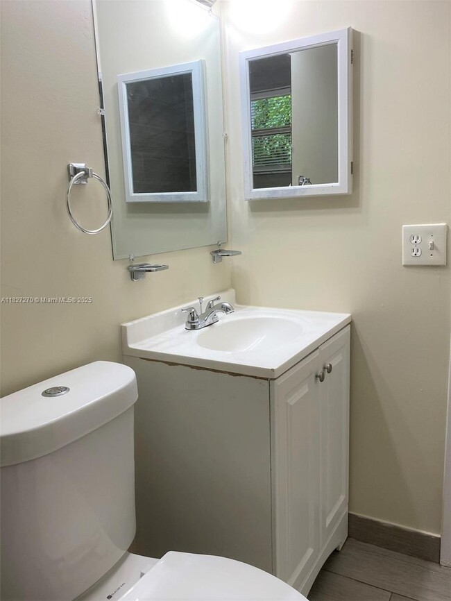 Building Photo - 4051 SW 23rd St