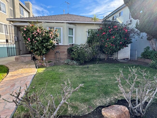 Building Photo - 11976 Walnut Ln