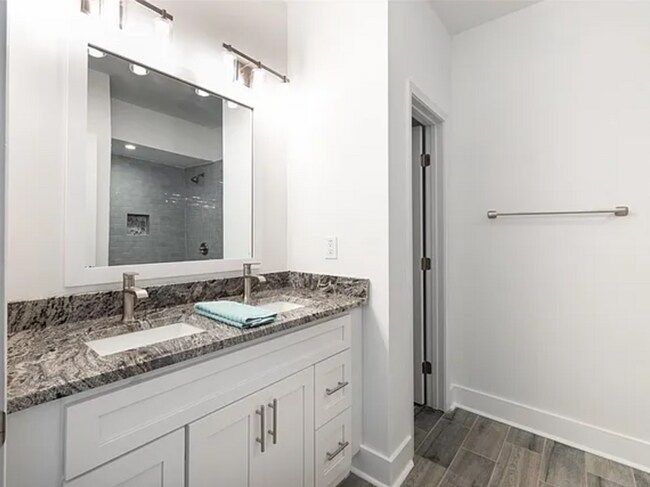 Building Photo - Spacious 5BR/3.5 BA Renovated Home Near Beltline with Off-Street Parking