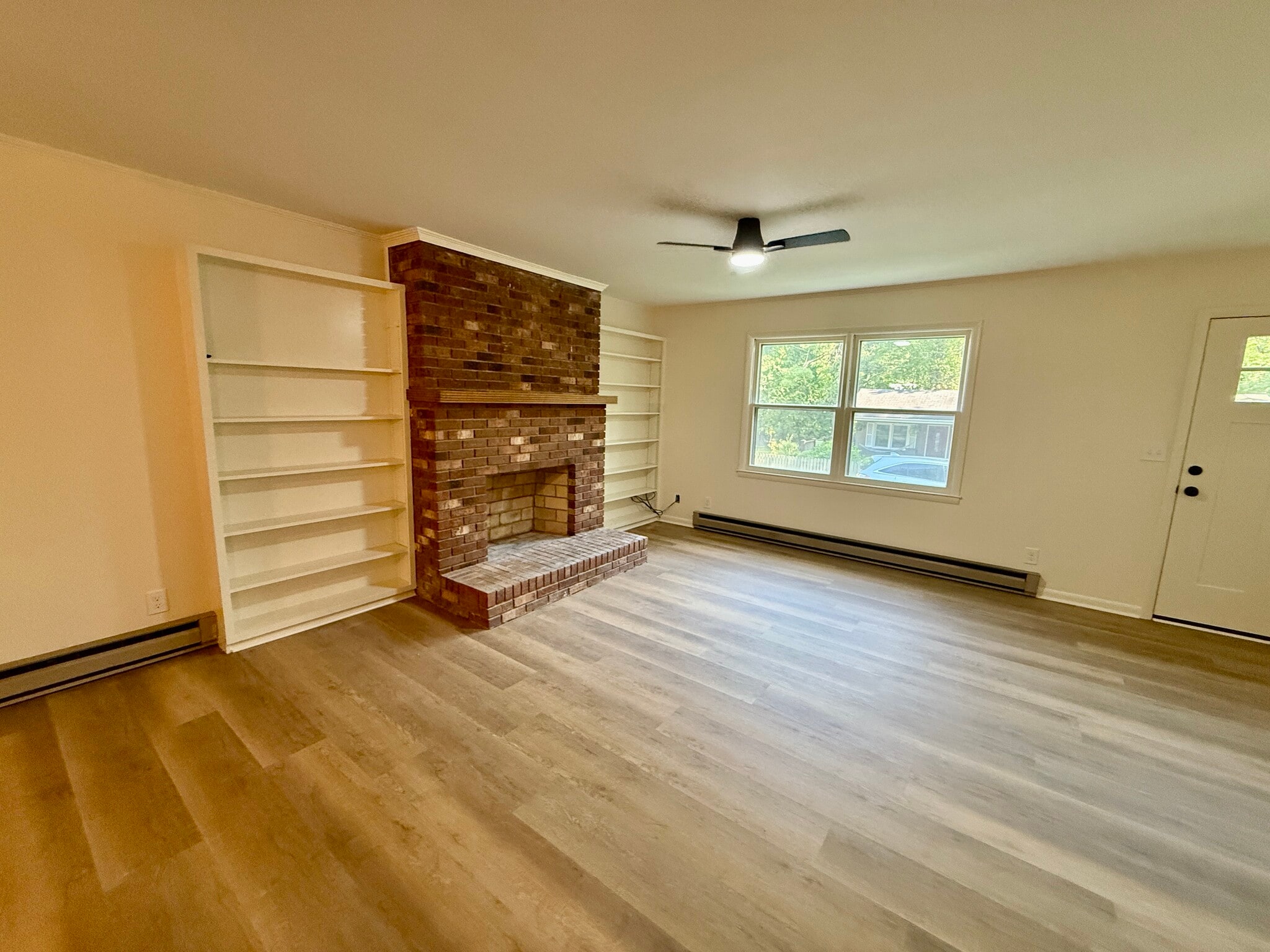 Building Photo - 130 Maple Dr
