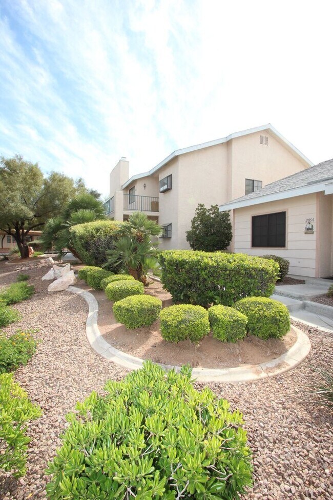 Building Photo - Lovely 2 Bed 2 Bath Downstairs Condo in Gr...