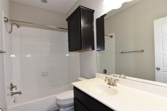 Building Photo - 13400 Briarwick Dr