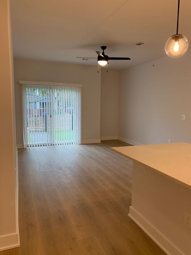 Building Photo - 2 Bedroom 2 Bath Condo w/ Fenced In Yard!