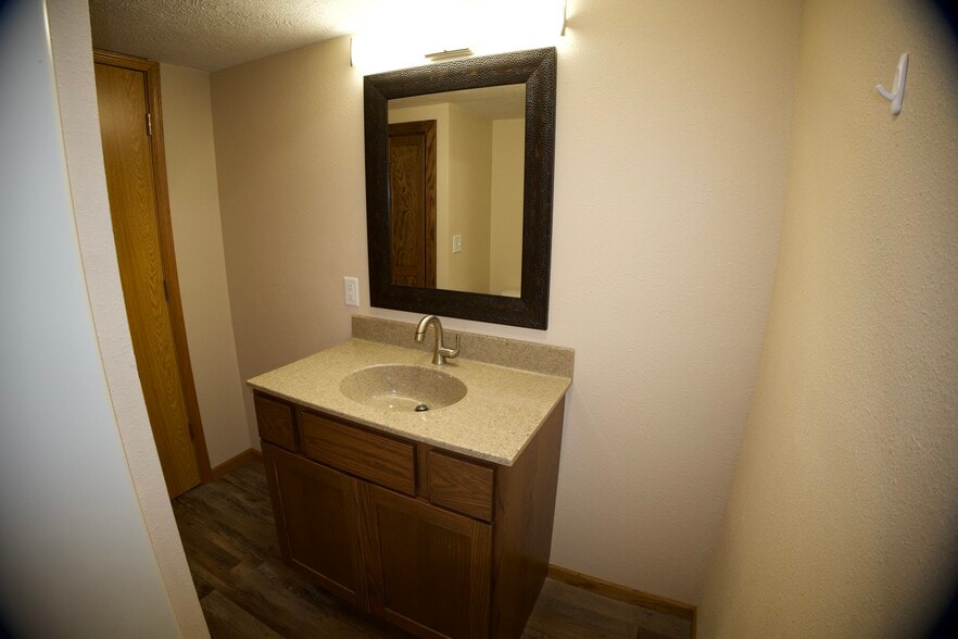 Building Photo - 1004 N 10th St