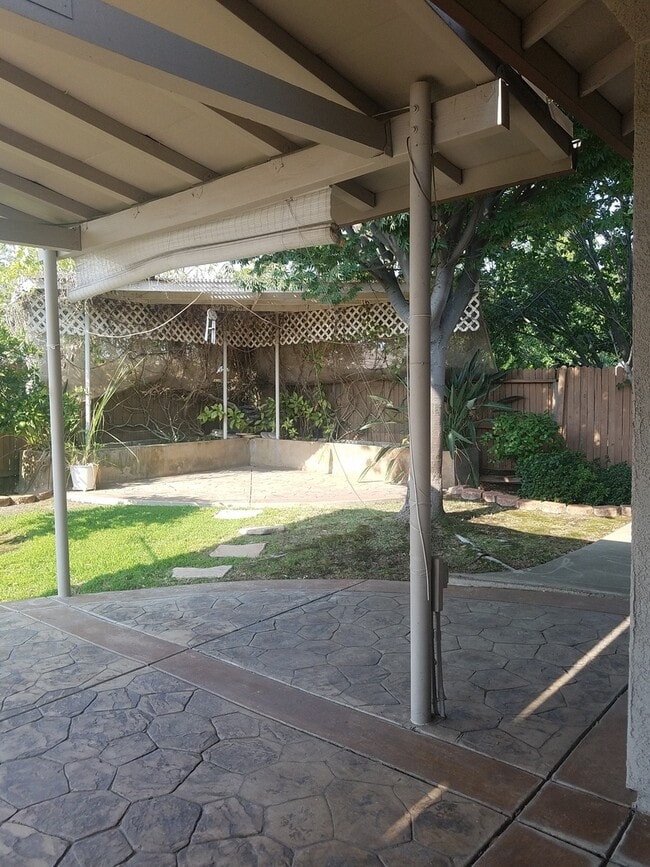 Building Photo - Action Properties R.E.S. Inc. Offering Beautiful Highland Park Single Story 3 Car, 4 Bedroom, Gar...