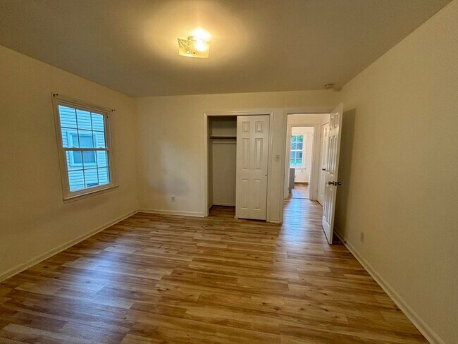 Building Photo - 163 Alva Cir