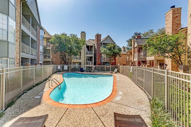 Building Photo - 11201 Lynbrook Dr
