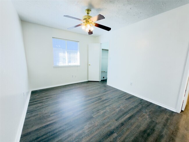 Building Photo - 13610 Piney Oaks Dr