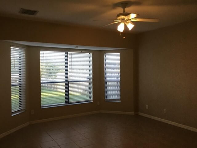 Building Photo - 1545 Amaryllis Cir