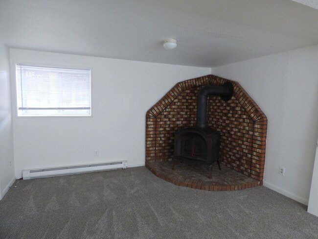 Building Photo - Home In Old Town Longmont!