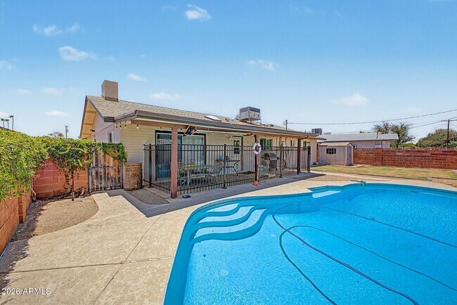 Building Photo - 408 E La Jolla Dr