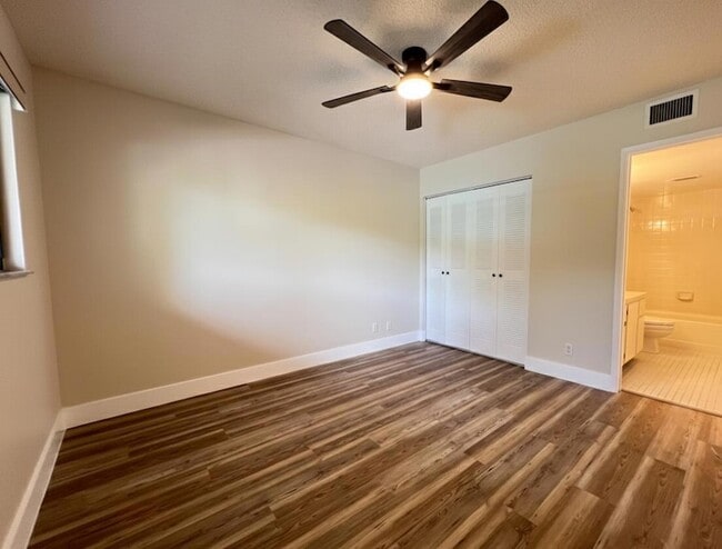 Building Photo - 7320 Amberly Ln