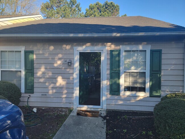 Building Photo - 14 Heritage Village Ln