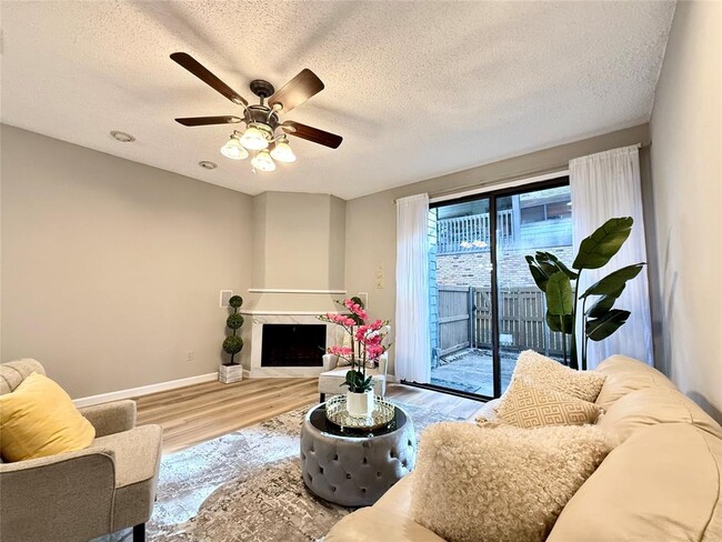 Building Photo - 7122 Wood Hollow Dr