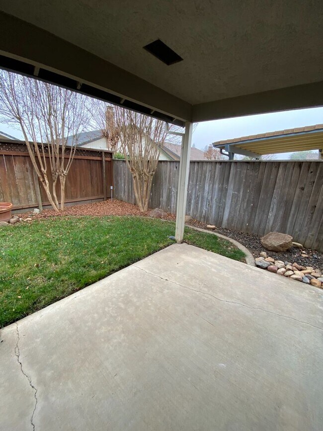 Building Photo - 2648 Alder Glen Dr
