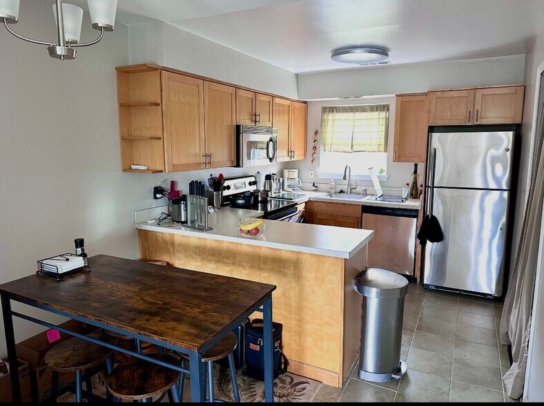 Kitchen - 9601 9th View St
