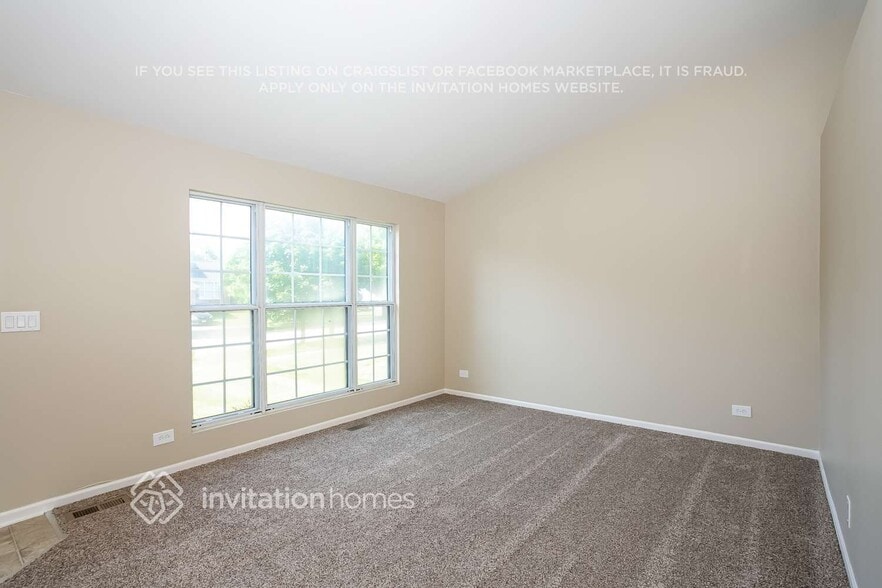 Building Photo - 484 Columbine Ln