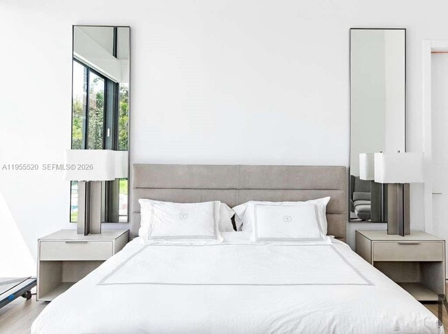 Building Photo - 1830 NE 193rd St